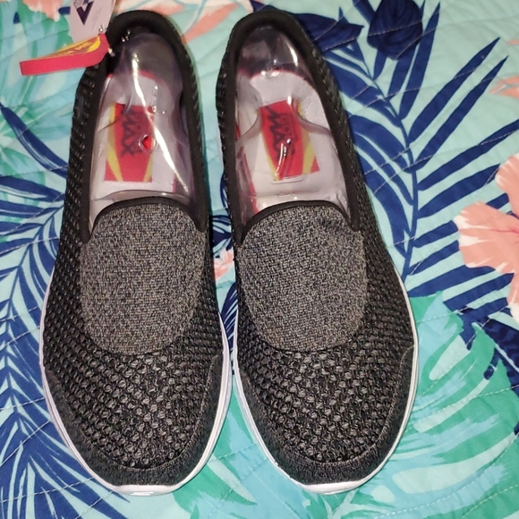 SKECHERS~WOMENS~SIZE 7 BRAND NEW - Picture 2 of 5